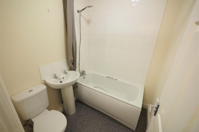 Flat 1, 48-52, Westgate, Guisborough photo 4