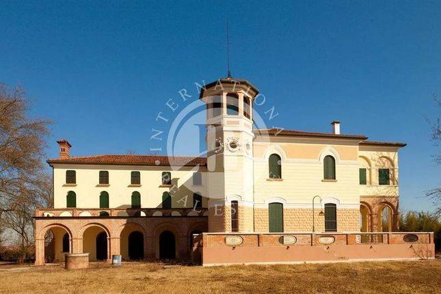 Villa for sale in Noventa Di Piave, Veneto, 30020, Italy