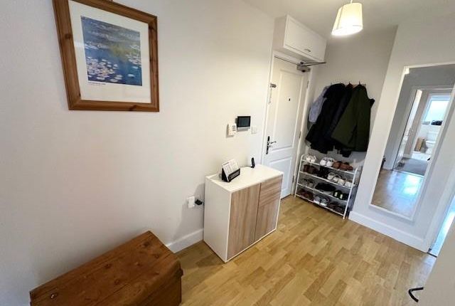 Flat to rent in Bath Road, Thatcham