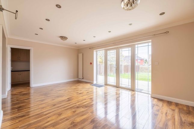 310, Cippenham Lane, Cippenham photo 3