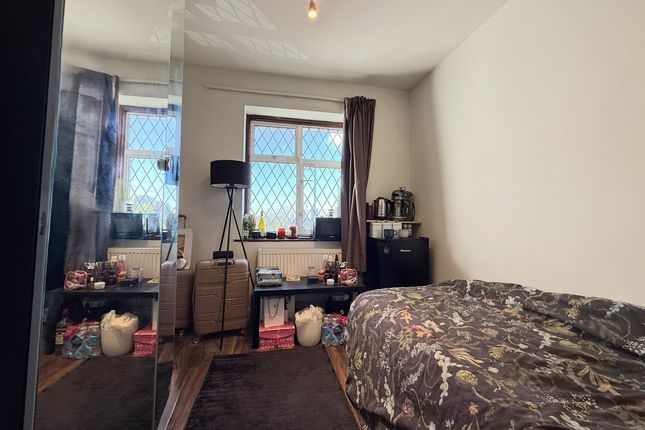 133 Room 7, Wembley Hill Road, Greater London photo 2