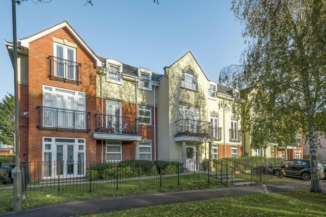 Thumbnail Flat for sale in Mayfair Court, Stonegrove, Edgware, Middlesex