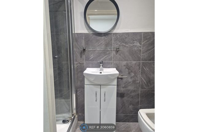 Flat, Mayfair Avenue, Ilford photo 4