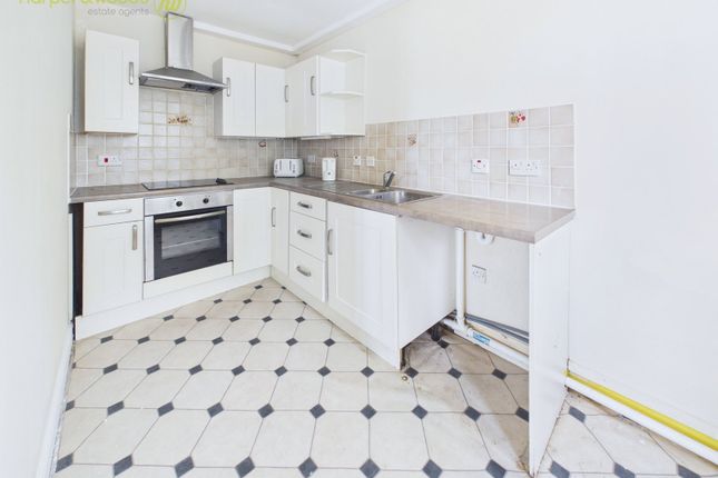 Heathfield,Flat 9, Croft Avenue East, Bromborough photo 3