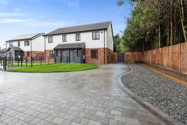7 Bellibone Gardens, Old Buckenham NR17, 3 bedroom semi-detached house ...