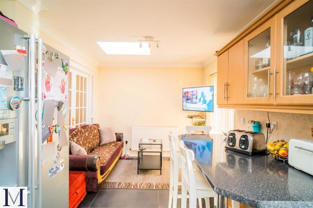 7, Carfax Road, Hayes photo 4