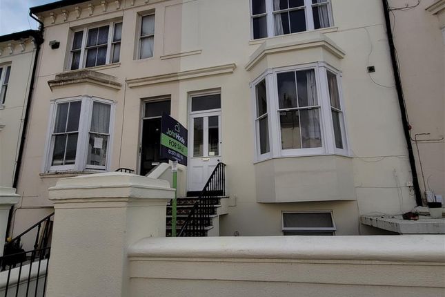 Thumbnail Maisonette to rent in Chatham Place, Brighton