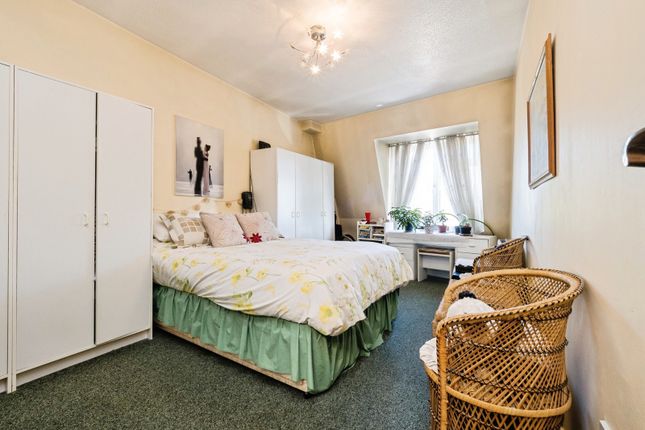 Flat 12, Ripon House, 37, Station Lane, Ripon House, Hornchurch photo 3