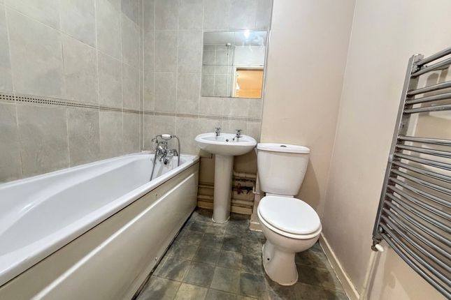 21, Smallthorn Place, Swadlincote, Derbys photo 4