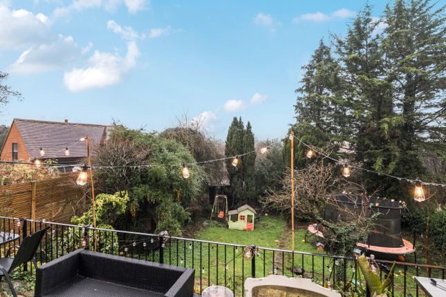 8, Croft Road, Surrey photo 4