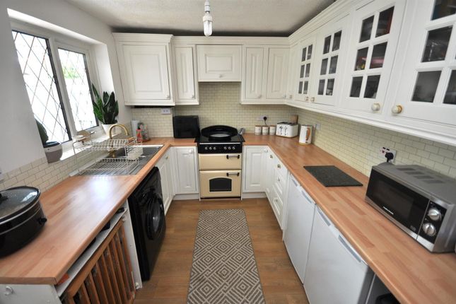 10, St. Georges Close, Thorne photo 4