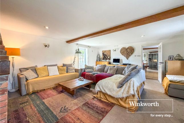 16, Longham Farm Close, Ferndown photo 4