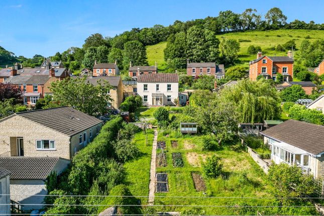 Aston Villa, Cotswold Close, Brimscombe photo 2
