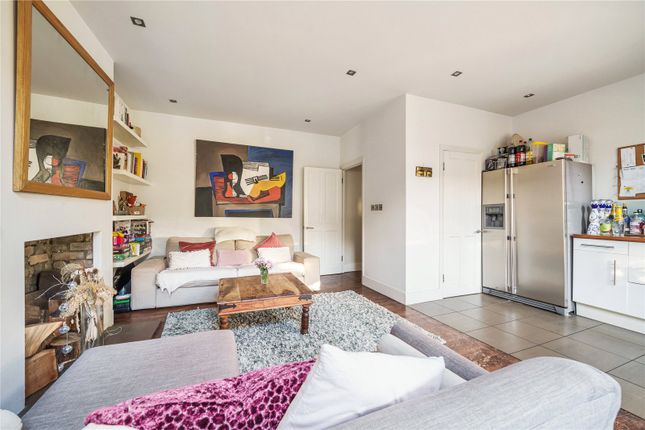End terrace house for sale in Crestbrook Avenue, Palmers Green, London