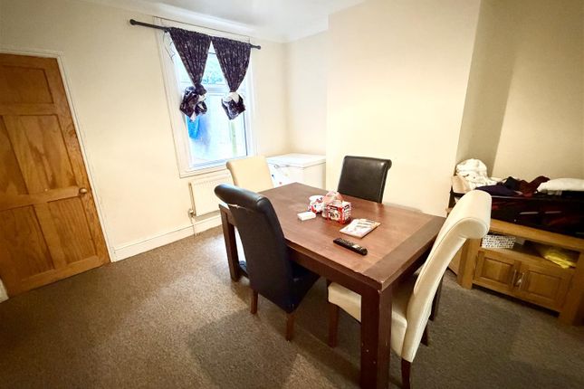 30, Clifton Street, Swindon photo 4