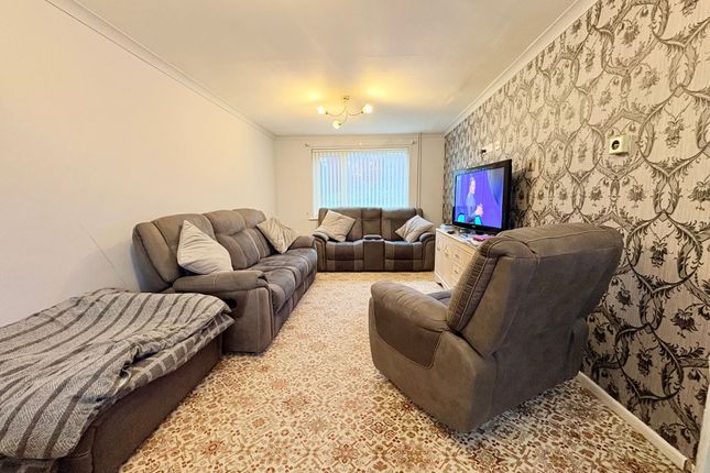 1 Coundley Close, Blackwood photo 2