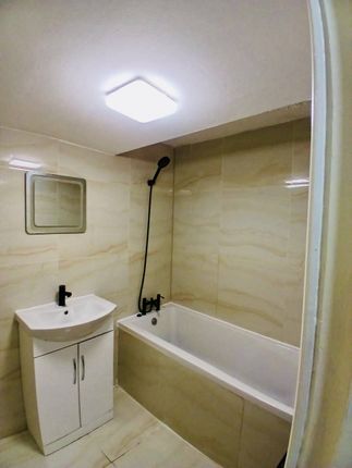 Flat 3, 134-136 Kilburn High Road,, London photo 5