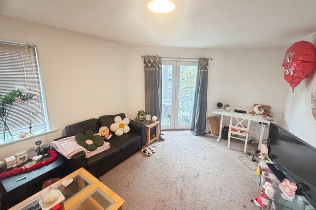 28, Newbold Walk, Manchester photo 5