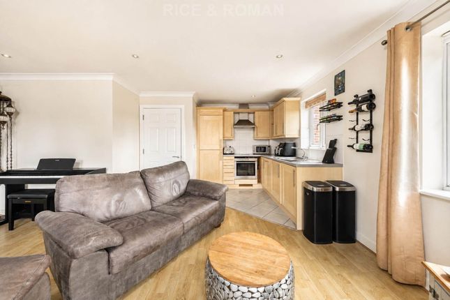 19, Trafalgar Court, Cobham photo 3