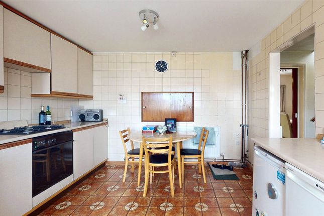 End terrace house for sale in Botelers, Lee Chapel South, Basildon