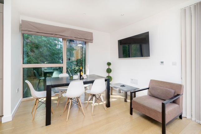 Duplex to rent in Rodney Road, London