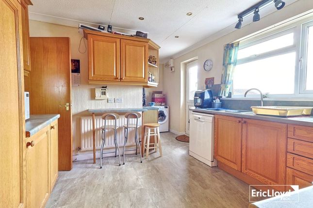 28, Huccaby Close, Brixham photo 4