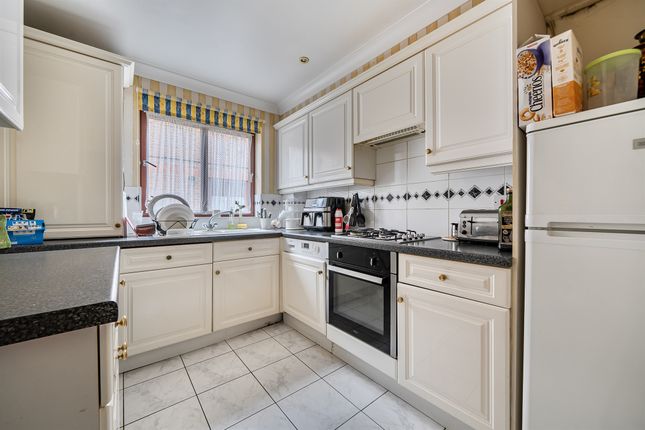 Flat 7, Holly Tree Lodge, The Ridgeway, Enfield photo 4