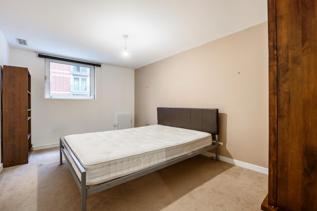 Flat 2, 3, Salamanca Place, London photo 4