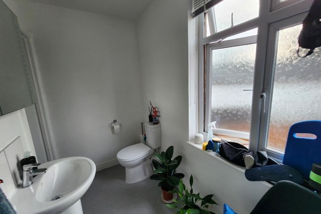 Room 6, 48, Hill Barton Road Exeter, Devon photo 2