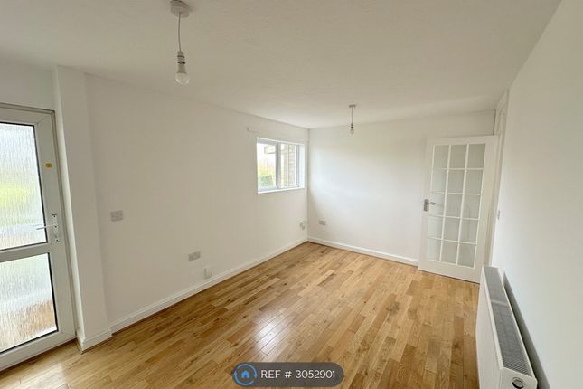 Grace Way, Pin Green, Stevenage photo 2