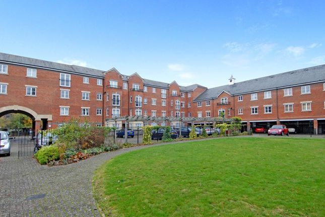 Parking/garage to rent in Osney Lane, Central Oxford