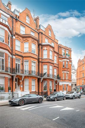 Flat to rent in 47 Egerton Gardens, South Kensington, London