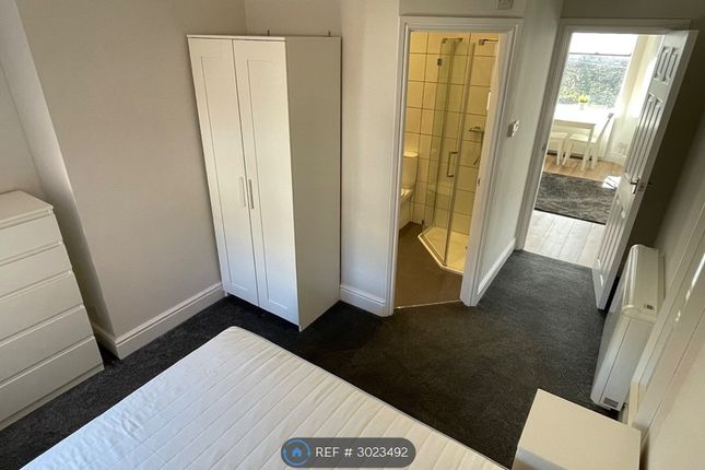Flat, Albert Road Levenshulme, Manchester photo 3