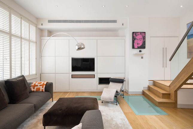 Ennismore, Ennismore Gardens Mews, London photo 4