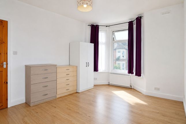 First Floor, 60 Leyton Park Road, Greater London photo 4