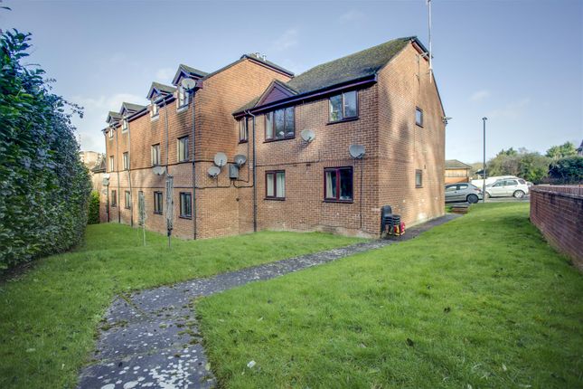 Thumbnail Flat for sale in Butlers Court, High Wycombe