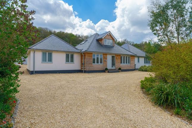 Thumbnail Detached house for sale in Mundaydean Lane, Marlow