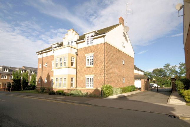 Flat to rent in The Hawthorns, Flitwick, Bedford