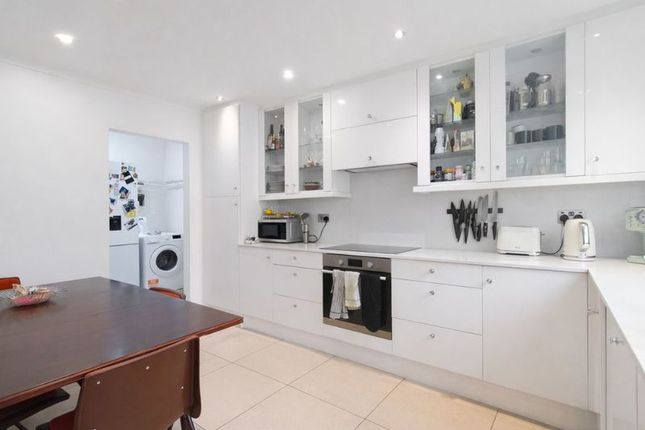 28, Caldecott Way, London photo 2