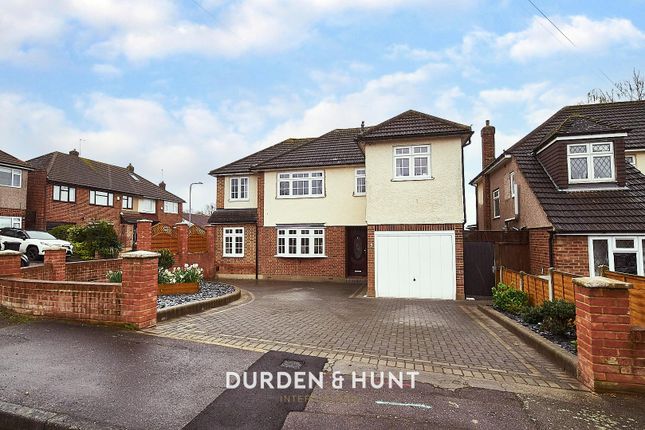 Thumbnail Detached house for sale in Fairview Close, Chigwell