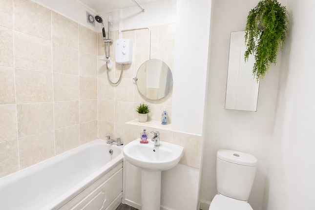 35, Clyfton Close, Broxbourne photo 4