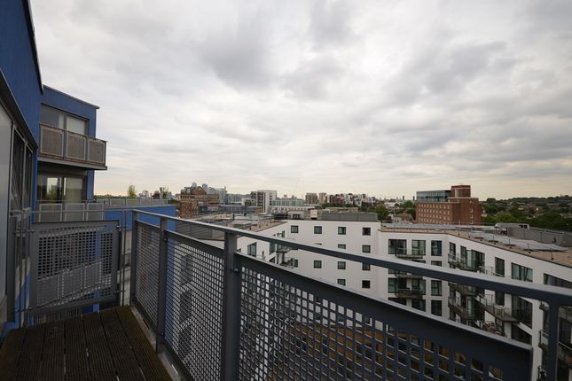 Thumbnail Flat to rent in Deals Gateway, London