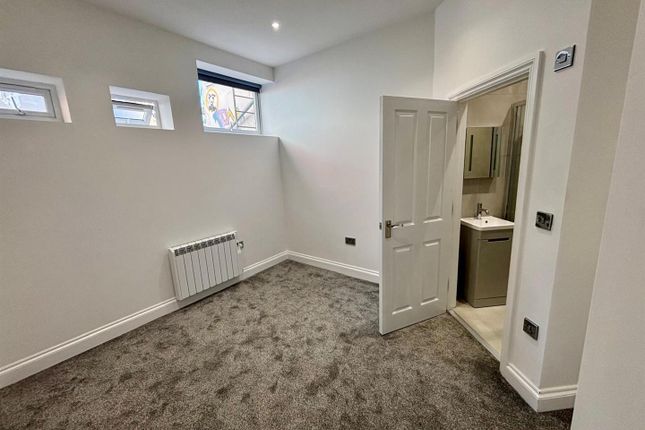 Flat 2, 11A, Imperial Arcade, Brighton photo 4