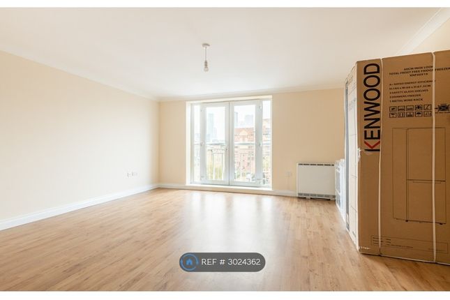 Flat, Millennium Drive, London photo 4