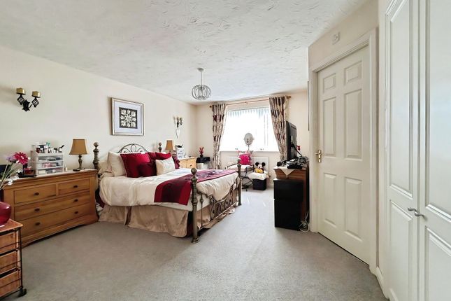 31 Clos Castell Newydd, Bridgend photo 4