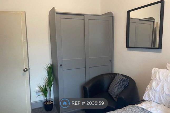 Room to rent in Church Lane, Moldgreen, Huddersfield HD5
