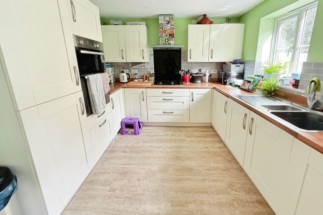 21, Burnett Close, Paulton photo 3