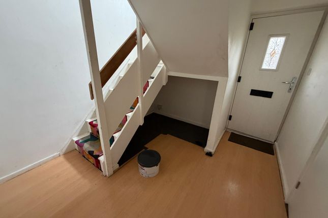 4 Lombardy Rise, Leicester photo 3
