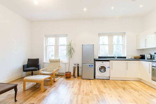 Flat to rent in Stockwell Park Road, Brixton, London