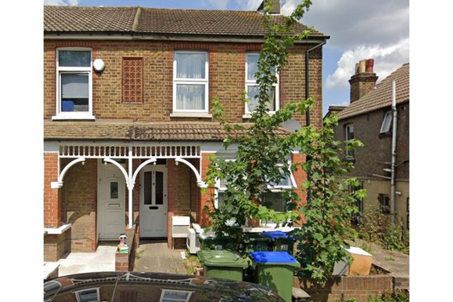 Thumbnail Flat for sale in Athol Road, Erith